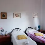 Bed In בית הארחה